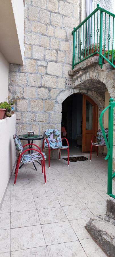Apartment Old Stone House Локва-Рогозница Экстерьер фото