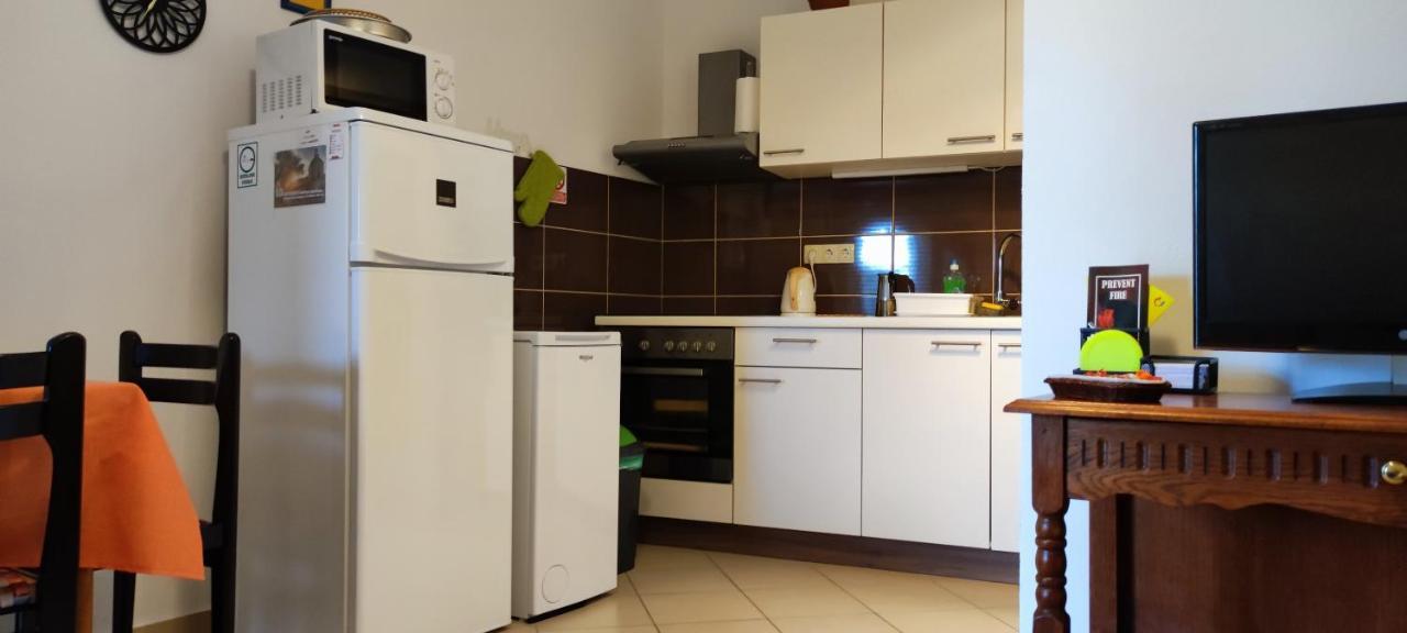 Apartment Old Stone House Локва-Рогозница Экстерьер фото
